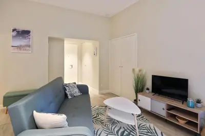 Télévision ou salle de divertissement dans l'établissement Appartement des Anges - Welkeys