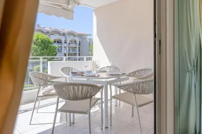 Balcon ou terrasse dans l'établissement 3-Room Apartment in Prestigious Residence