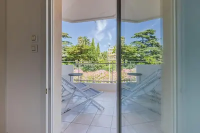 Balcon ou terrasse dans l'établissement 3-Room Apartment in Prestigious Residence