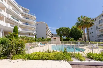 Piscine de l'établissement 3-Room Apartment in Prestigious Residence ou située à proximité