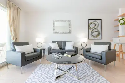 Coin salon dans l'établissement 3-Room Apartment in Prestigious Residence
