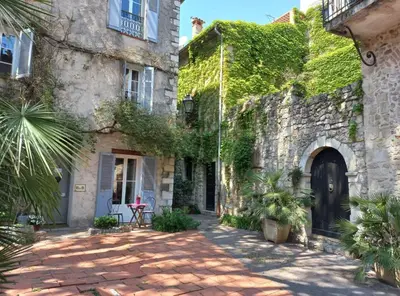 Jardin de l'établissement Studio au cœur du Vieil Antibes
