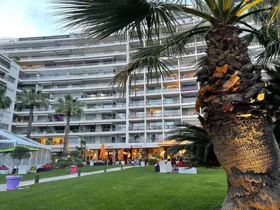 Jardin de l'établissement Ibis croisette