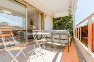 Balcon ou terrasse dans l'établissement Stylish 1-Bedroom Apartment Close to Beaches