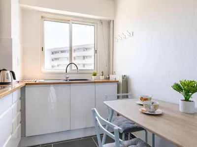 Cuisine ou kitchenette dans l'établissement Apartment L'Auteuil by Interhome