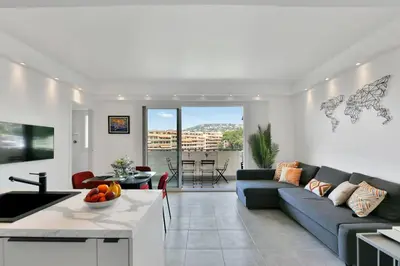 Télévision ou salle de divertissement dans l'établissement CROISETTE BEACH - Modern 2 Bdrs Best Location!