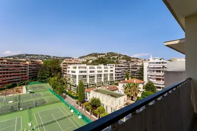 Tennis ou squash au sein de l'appartement ou à proximité