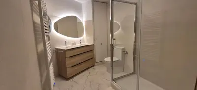 Salle de bains dans l'établissement Appartement 6 personnes face à la mer