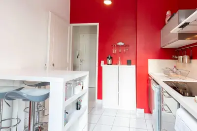 Cuisine ou kitchenette dans l'établissement Cosy apartment 39M2, two steps from rue d'Antibes and Croisette