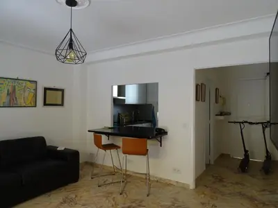 Télévision ou salle de divertissement dans l'établissement La Rotonde