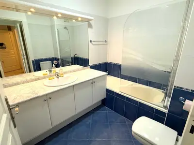 Salle de bains dans l'établissement Le Beauvert - StayInAntibes