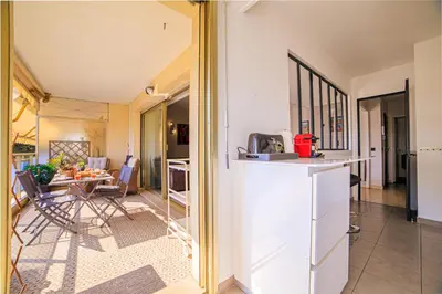 Cuisine ou kitchenette dans l'établissement Le Prado Parc
