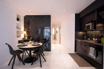Cuisine ou kitchenette dans l'établissement Modern Maubourg # Design chic - Proche Croisette et Plage