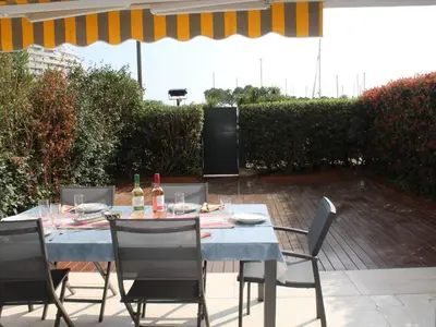 Plan de l'établissement Appartement 3P en RDJ avec Jardin et Terrasse, à 5 min Plage et Restaurants, Parking Privé, Climatisé - FR-1-252A-59