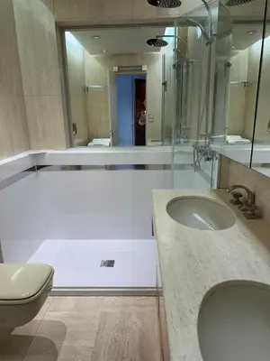 Salle de bains dans l'établissement Studio Cannes Grand Hôtel Ibis avec Terrasse