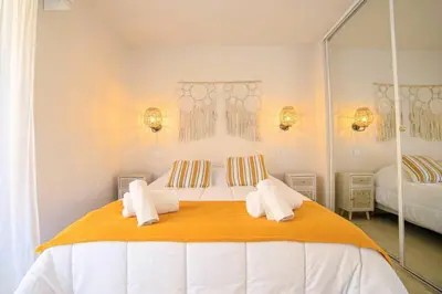 Un ou plusieurs lits dans un hébergement de l'établissement Le Bain De Soleil - Le Bain De Soleil 5 star Two bedroom apartment