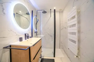 Salle de bains dans l'établissement Le Bain De Soleil - Le Bain De Soleil 5 star Two bedroom apartment