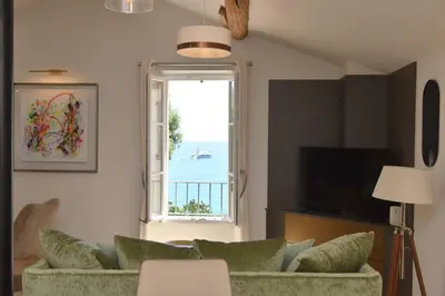 Coin salon dans l'établissement PICASSO by the sea Luxurious design house sea view old Antibes for 6