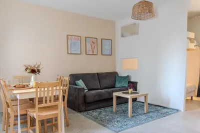 Coin salon dans l'établissement Magniolias - Résidence Calme avec Piscine, Tennis & Jardin