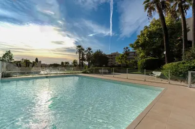 Piscine de l'établissement Magniolias - Résidence Calme avec Piscine, Tennis & Jardin ou située à proximité