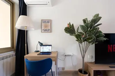 Télévision ou salle de divertissement dans l'établissement Magniolias - Résidence Calme avec Piscine, Tennis & Jardin