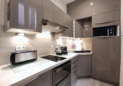 Cuisine ou kitchenette dans l'établissement Calm and Modern 1 Bedroom City Centre Cannes