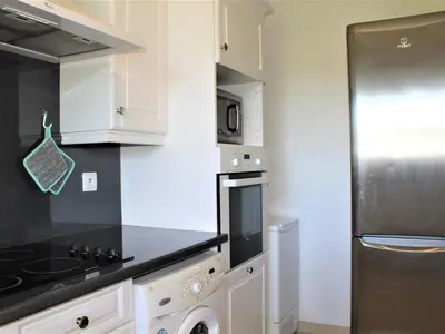 Cuisine ou kitchenette dans l'établissement Appartement 3P avec terrasse et parking, Villeneuve-Loubet Plage - FR-1-252A-63