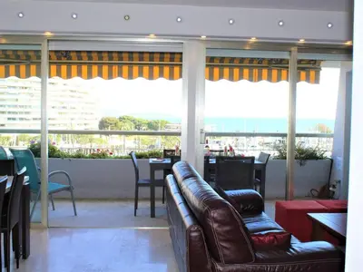 Coin salon dans l'établissement Appartement 3P avec terrasse et parking, Villeneuve-Loubet Plage - FR-1-252A-63