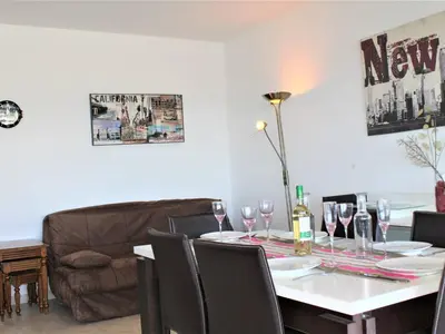 Coin salon dans l'établissement Appartement 3P avec terrasse et parking, Villeneuve-Loubet Plage - FR-1-252A-63
