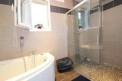 Salle de bains dans l'établissement VILLA THETIS 4 pièces