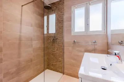 Salle de bains dans l'établissement 2Br 3 min from the center & the Croisette
