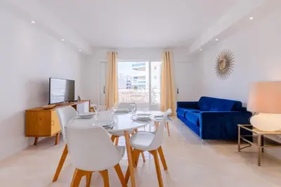 Coin salon dans l'établissement 2Br 3 min from the center & the Croisette