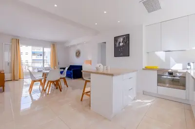 Cuisine ou kitchenette dans l'établissement 2Br 3 min from the center & the Croisette