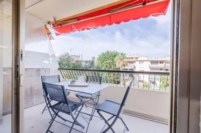Balcon ou terrasse dans l'établissement 1-Br Apartment 5 min on foot from the Croisette