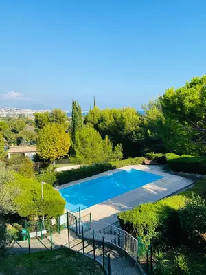 Piscine de l'établissement Appartement côte d’Azur Plage - piscine - tennis ou située à proximité