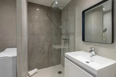 Salle de bains dans l'établissement Agence des Résidences - Appartements privés du 45 CROISETTE - Superieur