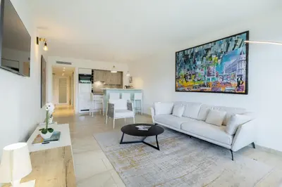 Télévision ou salle de divertissement dans l'établissement Agence des Résidences - Appartements privés du 45 CROISETTE - Superieur