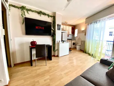 Cuisine ou kitchenette dans l'établissement Le Nouveau Port SCLS - Wifi, Clim, Croisette