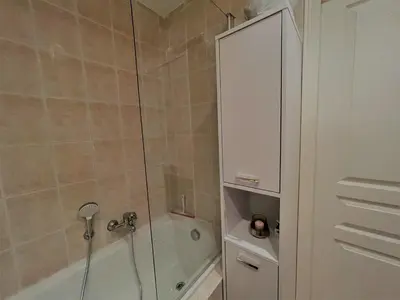 Salle de bains dans l'établissement Feels like home JUAN FLORE - Air-conditioned furnished apartment with terrace & parking