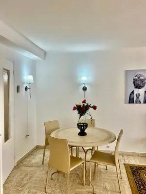 Coin salon dans l'établissement LUXURY APARTMENT between ANTIBS and CROISETTE
