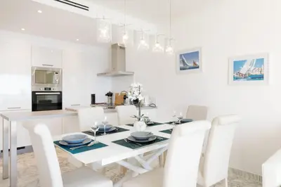 Cuisine ou kitchenette dans l'établissement On La Croisette deluxe 2 bedrooms 2 baths