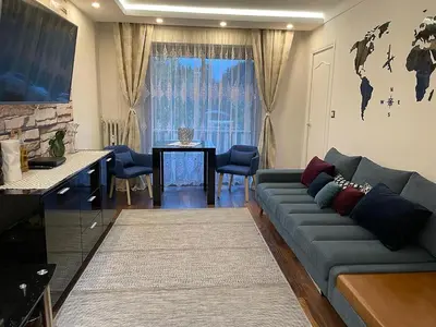 Coin salon dans l'établissement Charming AC 2-bedroom apartment Antibes city center family, couples friendly