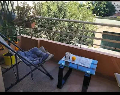 Balcon ou terrasse dans l'établissement Charming AC 2-bedroom apartment Antibes city center family, couples friendly