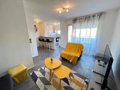 Cuisine ou kitchenette dans l'établissement Superbe Studio en résidence proche de la Mer