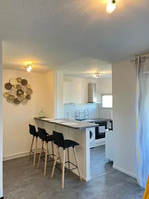 Cuisine ou kitchenette dans l'établissement Superbe Studio en résidence proche de la Mer