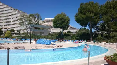 Piscine de l'établissement Appartement bord de mer Marina Baie des Anges ou située à proximité