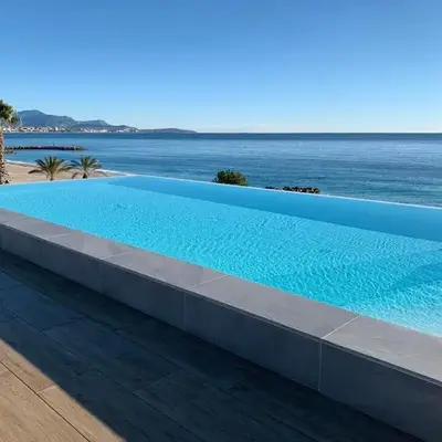 Appartement climatisé les pieds dans l'eau pour 6 personnes avec 1 suite parentale