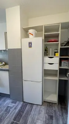 Cuisine ou kitchenette dans l'établissement JUAN LES PINS, T2 Cosy et confortable, avec PARKING en sous-sol, proche plages et commerces