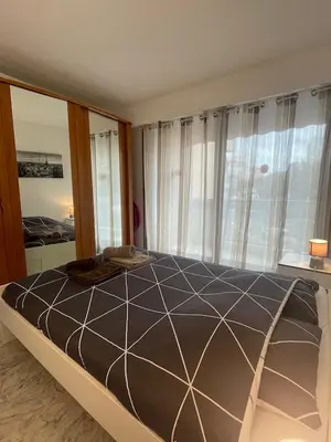 Un ou plusieurs lits dans un hébergement de l'établissement JUAN LES PINS, T2 Cosy et confortable, avec PARKING en sous-sol, proche plages et commerces
