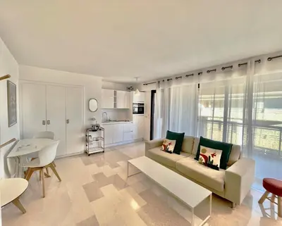 Cuisine ou kitchenette dans l'établissement Les jardins de la Croisette 6, by Welcome to Cannes